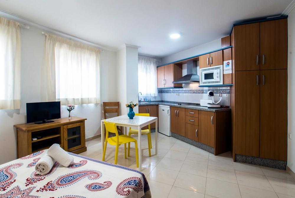 Apartamentos Amat - Only Adult - Playa El Bajondillo Torremolinos Exterior foto