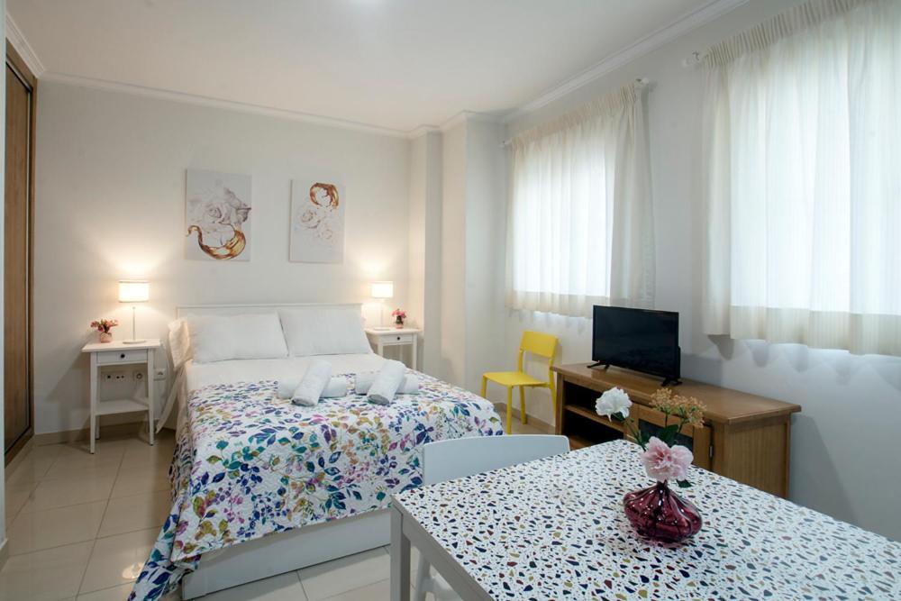 Apartamentos Amat - Only Adult - Playa El Bajondillo Torremolinos Exterior foto