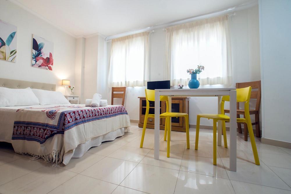 Apartamentos Amat - Only Adult - Playa El Bajondillo Torremolinos Exterior foto